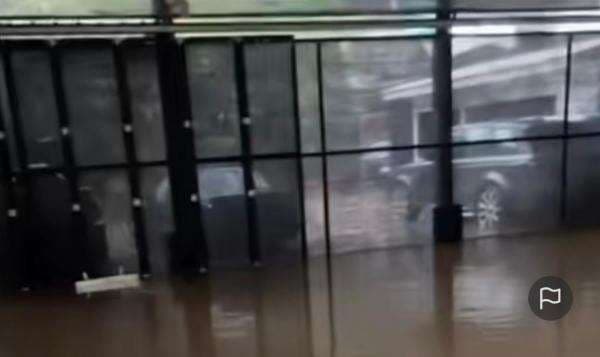 Viral Rumah Raffi Ahmad Kebanjiran, Lapangan Tenis Terendam