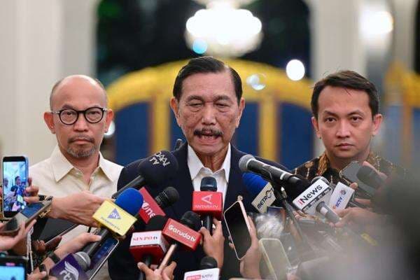 Luhut: Bansos ke Depan Tak Lagi Barang, Diberi Cash Transfer Rp5,4 Juta per Orang