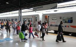 KAI Tambah Jadwal Kereta Api Selama Libur Nataru, Antisipasi Lonjakan Penumpang