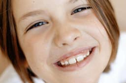 4 Tips Penting Jaga Kesehatan Gigi Anak Sejak Tumbuh Gigi Pertama, Nomor 3 Sering Diabaikan Orang Tua!