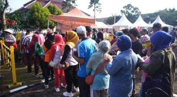 Harga Sembako di Pasar Tak Menentu, Ratusan Ibu RT di Cileungsi Bogor Serbu Gerakan Pangan Murah