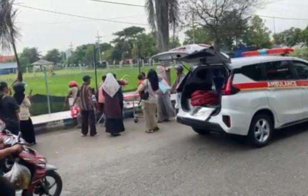Viral Ibu Muda di Ponorogo Mendadak Melahirkan di Pinggir Jalan