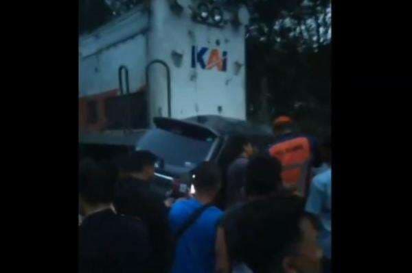 Kronologi Kecelakaan Kereta Api Tabrak Mobil Avanza Tewaskan 9 Orang di Tebing Tinggi