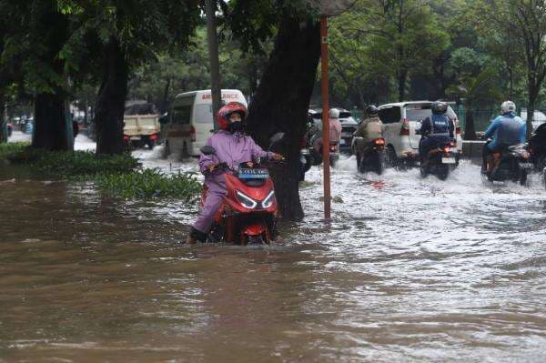 Jakarta Kembali Diguyur Hujan Pagi ini, Titik Banjir Meluas ke 125 RT