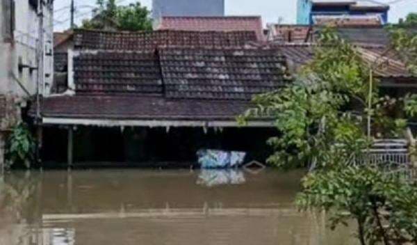 Sungai Cidurian Meluap, Perumahan Taman Cikande Tangerang Masih Terendam Air