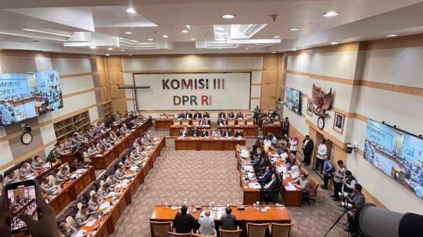 Komisi III DPR Kompak Tolak Polri di Bawah Kementerian