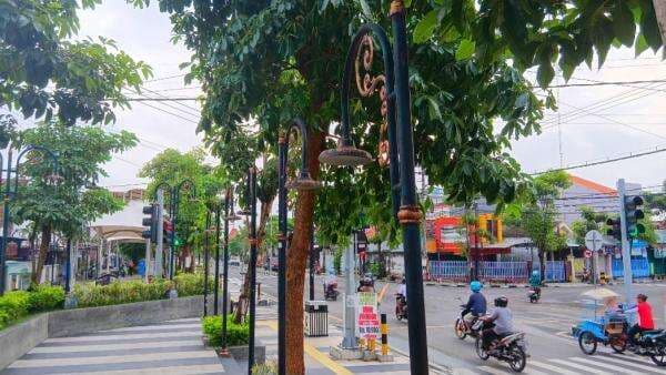 79 Lampu Trotoar di Thamrin Park Bojonegoro Hilang, Diduga Dicuri