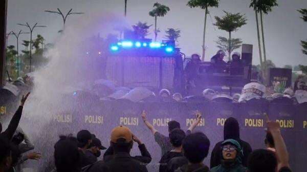 Aksi Tolak UU TNI di Bojonegoro Ricuh, 6 Demonstran Diamankan Polisi