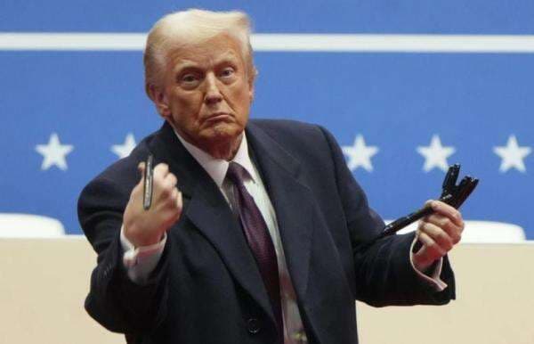 Murka! Trump Ancam Tarif 100 untuk Kanada, Sebut Mark Carney Gubernur Bukan PM