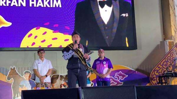 Irfan Hakim Terima Penghargaan dari IKA FKH IPB di Vet Vaganza 2025