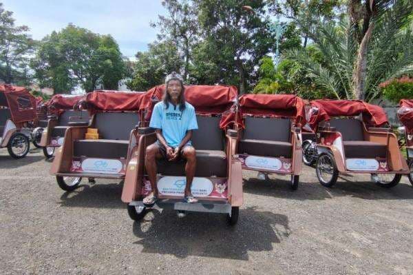 27 Tahun Sewa Becak, Suhadi Terharu Dapat Becak Listrik dari Presiden Prabowo