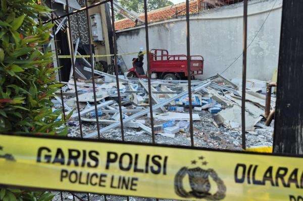 Gedung Farmasi di Tangsel Meledak, Polisi Pastikan Tak Ada Bom
