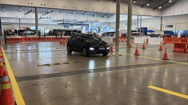 GJAW 2025, Pengunjung Bisa Jajal Mobil Listrik di Dalam Ruangan