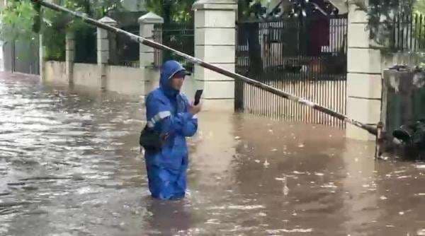 Diguyur Hujan Deras, 6 RT dan 4 Ruas Jalan di Jakarta Terendam Banjir