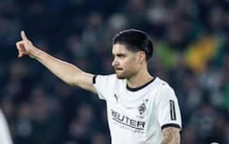 Kevin Diks Diminta Fokus saat Borussia Monchengladbach vs Wolfsburg