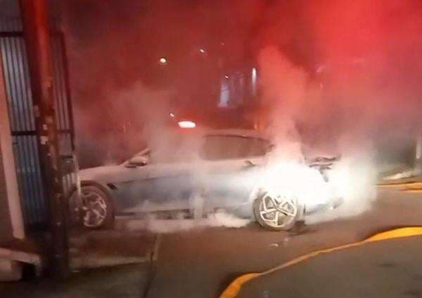 Mobil Listrik di Palmerah Keluarkan Asap Pekat, 6 Unit Damkar Dikerahkan