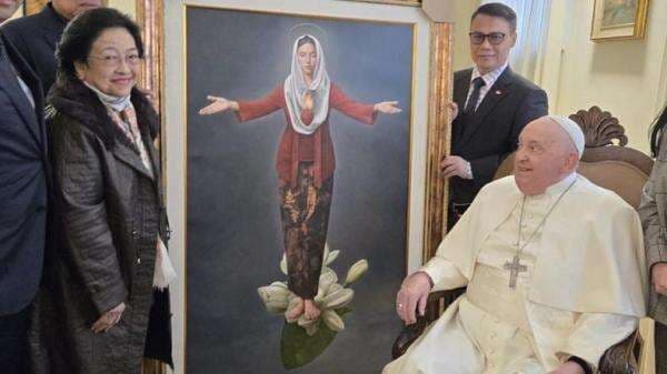 Momen Megawati Beri Hadiah Lukisan Bunda Maria kepada Paus Fransiskus