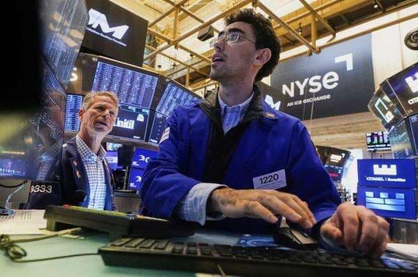 Wall Street Dibuka Beragam, Investor Cermati Laporan Keuangan Big Tech 