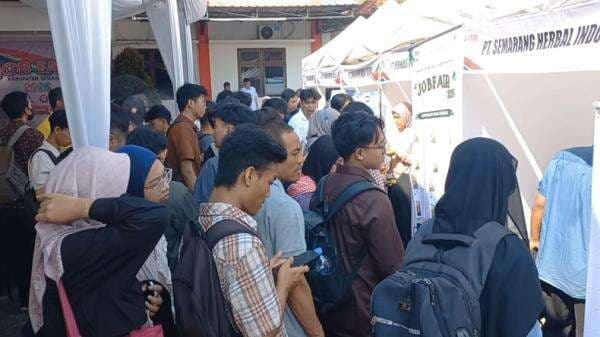Ribuan Pencari Kerja Padati Job Fair di Semarang, Pagi hingga Sore Pelamar Berdatangan