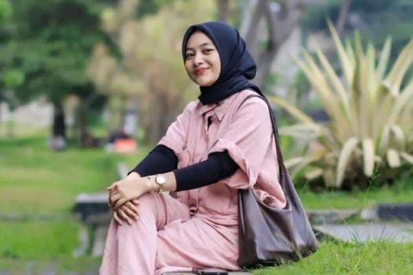 Bobotoh Cantik Sani Sintya Prediksi Persib Bandung Bakal Ngamuk dan Menang 3-1 atas Bhayangkara FC