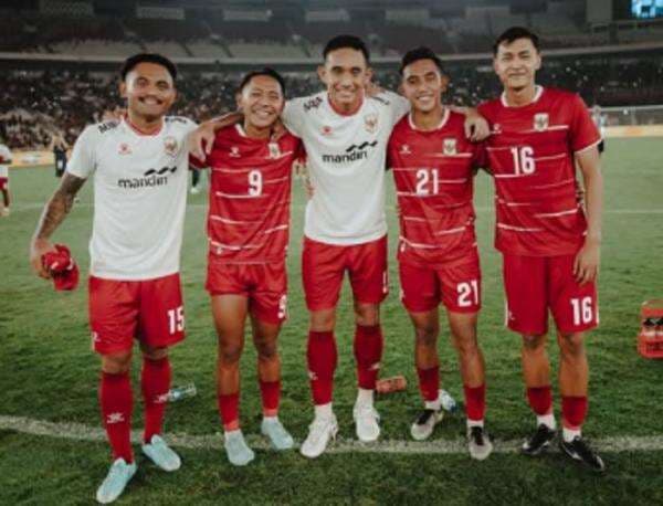 Beckham Putra Diprovokasi Suporter, Rizky Ridho Turun Tangan Kirim Pesan Tegas Beckham Putra Diprovokasi Suporter, Rizky Ridho Turun Tangan Kirim Pesan Tegas
