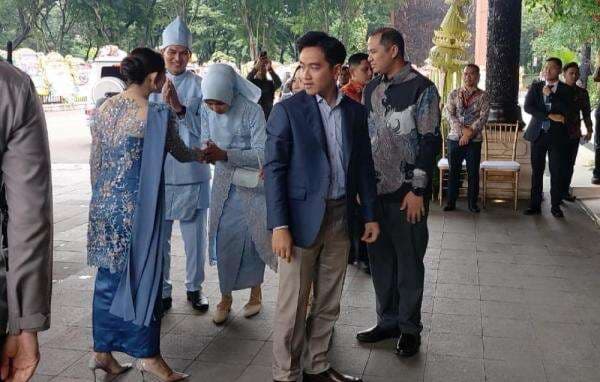 Momen Gibran dan Istri Hadiri Resepsi Sespri Prabowo di TMII
