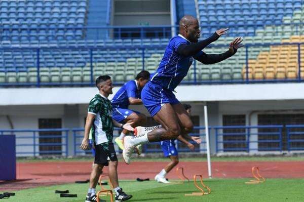 Persib Jalani Latihan Terakhir Jelang Hadapi Persis Solo Persib Jalani Latihan Terakhir Jelang Hadapi Persis Solo