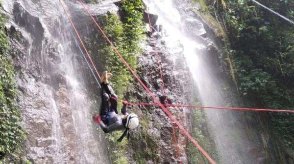 Fakta Mengejutkan! Wanita Lebih Berani  Canyoning di Curug Ciampea Bogor, kok Bisa?