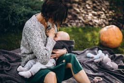 Riset : Menyusui Kurangi Risiko Kematian Bayi Secara Signifikan di Tengah Bencana