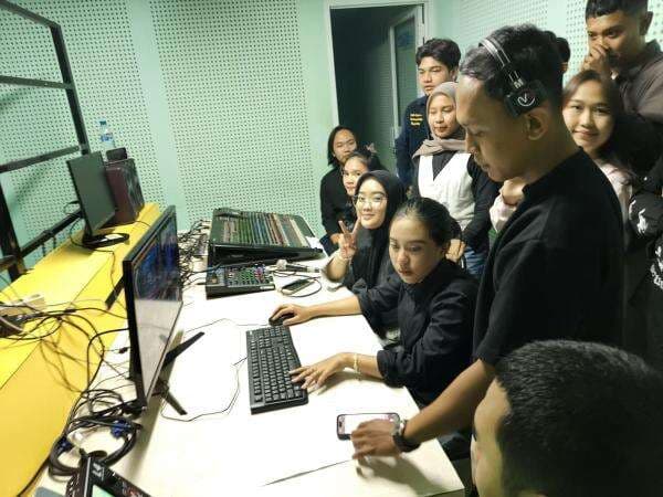 Hadapi Kemajuan Industri Media, Kompetensi Mahasiswa Diperkuat di Bidang Broadcasting