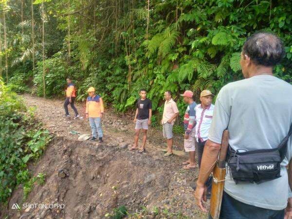 Dua Desa di Matim Terputus akibat Tanah Longsor, BPBD Turun Tangan