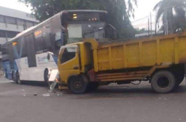 Terungkap, Ini Penyebab Bus Transjakarta Banyak Mengalami Kecelakaan