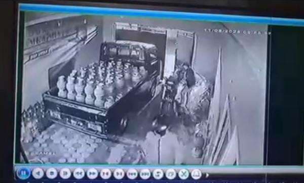Aksi Nekat Pencuri Bersajam, Dua Motor Warga Wotgalih Berhasil Digondol