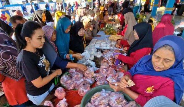 Masjid Al Arsy di Ponorogo Gelar Pasar Sembako Murah, Harganya Ada Seribuan