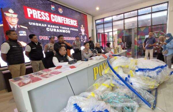 Bikin Balon Udara! Remaja di Ponorogo Ditangkap, Patungan Rp300 Ribu