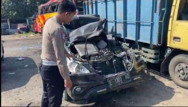 BREAKING NEWS Kecelakaan Maut Innova Tabrak Truk di Tol, Tiga Orang Tewas  1 Balita Selamat