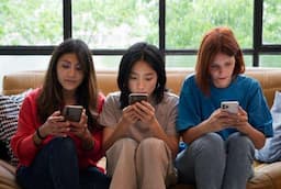 Dampak Negatif Media Sosial terhadap Kesehatan Mental Remaja