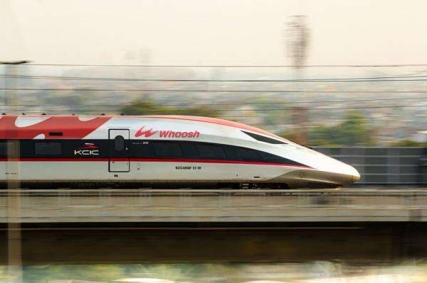 Penumpang WNA Whoosh Meningkat Tajam di 2025, Tembus 400.000 Orang