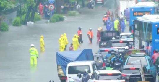 12 RT dan 17 Ruas Jalan di Jakarta Terendam Banjir Imbas Hujan Deras