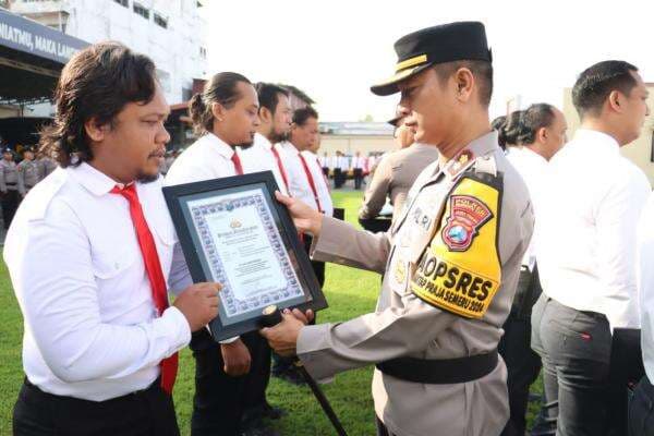 Kapolres Mojokerto Kota Berikan Reward 35 Personel Berprestasi