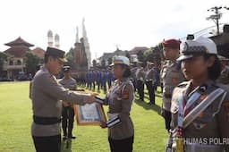 Berprestasi! 73 Anggota Polda Bali Dapat Penghargaan dari Kapolda