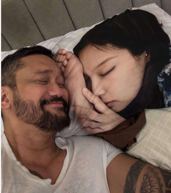 Kocak! Tora Sudiro Lakukan Ini Saat Mieke Amalia Sering Tidur Membelakanginya