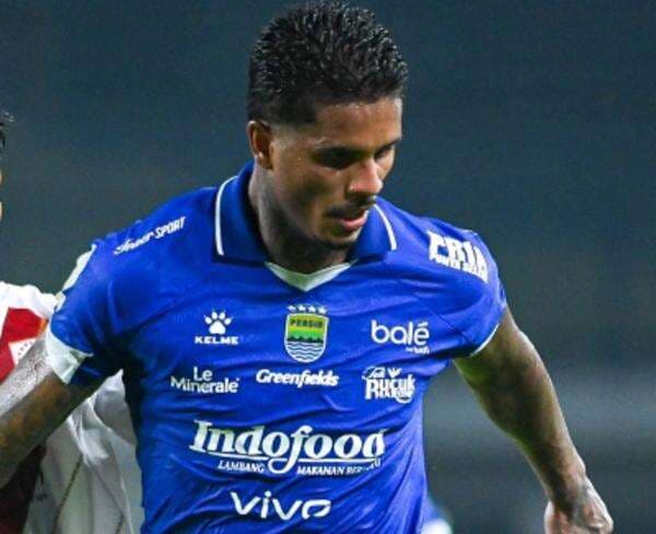 Striker Persib Bandung Ramon Tanque Beberkan Perbedaan Liga Indonesia dan Kamboja Striker Persib Bandung Ramon Tanque Beberkan Perbedaan Liga Indonesia dan Kamboja