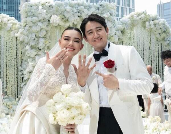 Makna Serba Mawar Putih Pada Pernikahan Amanda Manopo dan Kenny Austin