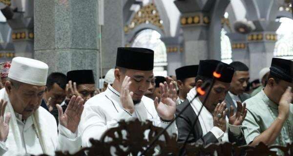 Masjid Agung Cilegon Dikelola Pemkot, Wali Kota Robinsar Ajak Jadikan Idul Adha Momentum Perubahan