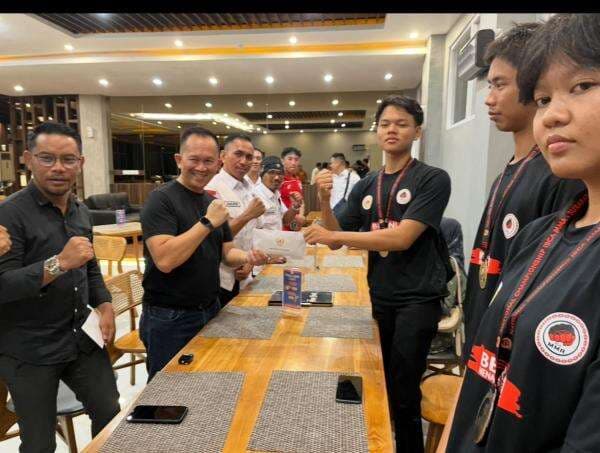 Torehkan Prestasi di Kejurnas, Atlet IBCA MMA Kapuas Terima Apresiasi Ketua KONI