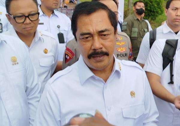 Menteri Imipas Tunggu Arahan Kejagung Keluarkan Red Notice Riza Chalid