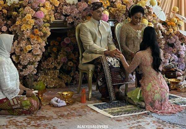 Jelang Nikah, Alyssa Daguise Sungkem kepada Orang Tua