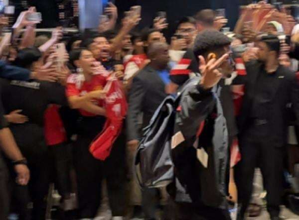 Viral Bintang MU Amad Diallo Acungkan Jari Tengah ke Arah Fans di Malaysia: Ibu Saya Dihina!