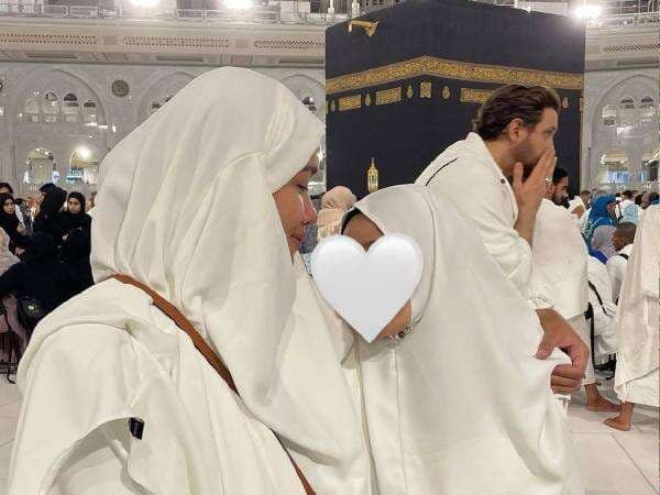 Innalillahi, Ana Octarina Berduka Cita